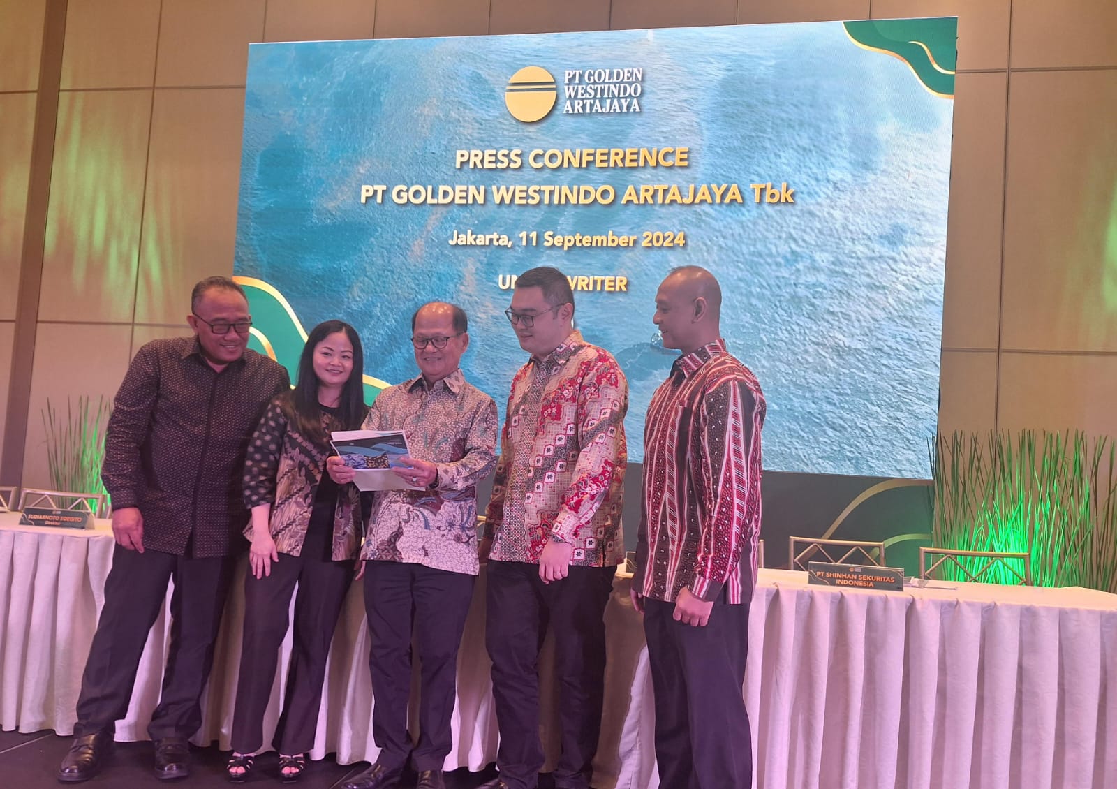 Manajemen GWAA ketika melakukan paparan kinerja dalam rangka IPO. Golden Westindo (GWAA) Mendadak Batalkan IPO, Ada Penyebab?