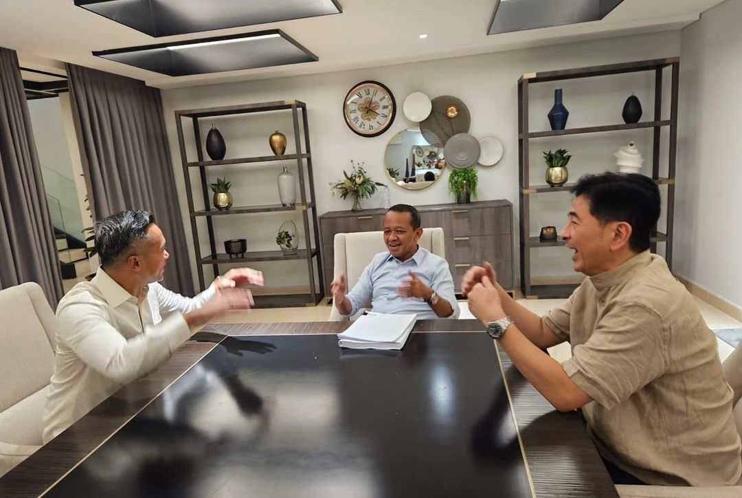 Menteri ESDM Bahlil Lahadalia diapit Anindya Bakrie(kiri), dan Arsjad Rasjid. dok. Kadin. Realitas Rakyat. Dualisme di Tubuh Kadin, Solusinya Munas Usai Pelantikan Presiden