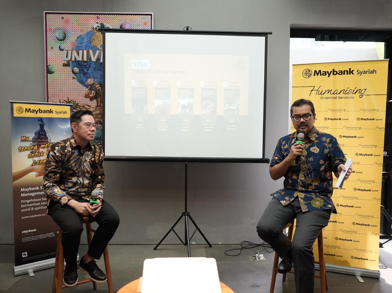 (Ki-ka) Aliang Sumitro, Head Wealth Management Maybank Indonesia dan Romy Buchari, Direktur Perbankan Syariah Maybank Indonesia. Dok/BNII Menakar Arah Inovasi Wealth Management Berbasis Syariah Maybank (BNII)