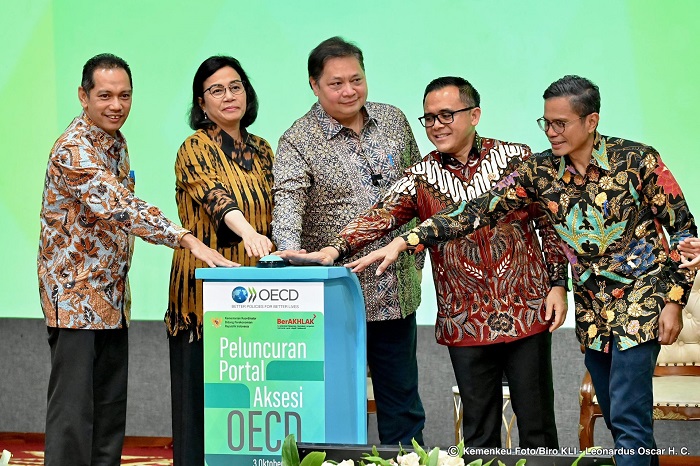 Menko Perekonomian Airlangga Hartarto dan Menkeu Sri Mulyani Indrawati, Kamis (3/10) meluncurkan Portal Aksesi untuk memonitor proses aksesi Indoensia menjadi anggota OECD Pemerintah Luncurkan Portal Monitor Proses Aksesi Jadi Anggota OECD