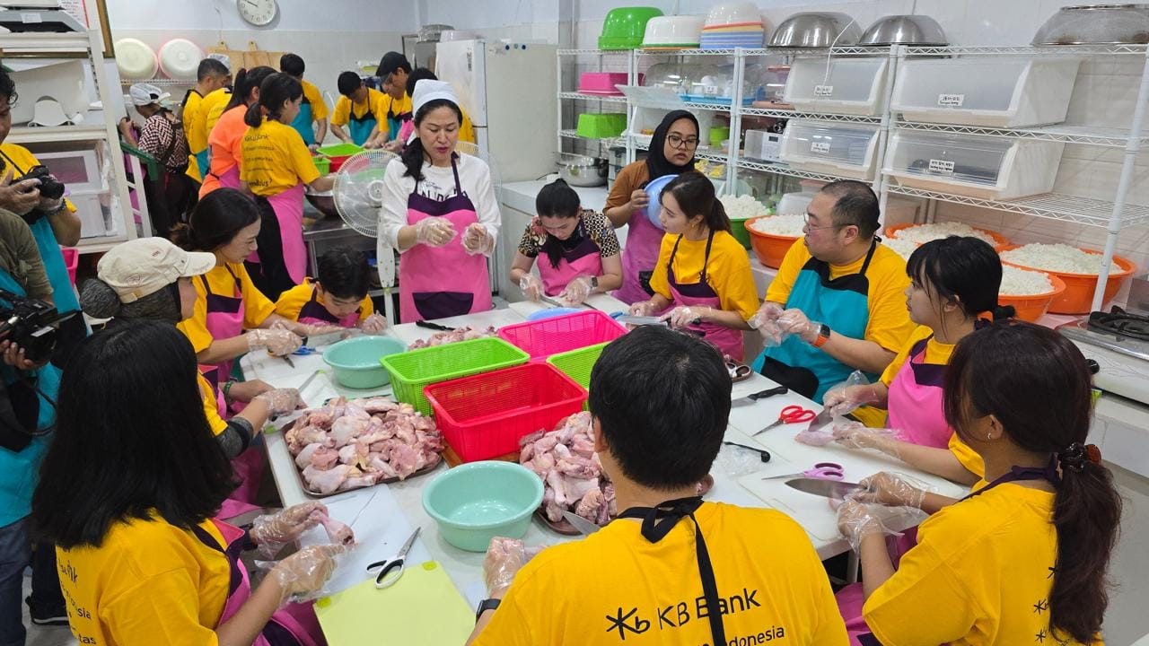 Direktur Utama KB Bank, Tom (Woo Yeul) Lee, menekankan pentingnya kesehatan anak-anak dalam proses pembangunan bangsa. Ia yakin bahwa anak-anak yang sehat adalah salah satu kunci pertumbuhan bangsa. Melalui kegiatan CSR KB Bank bersama afiliasi KBFG, pihaknya berharap dapat membantu menurunkan prevalensi gizi buruk dan stunting di Indonesia.  dok. KB Bank. Kolaborasi KB Bank-Afiliasi KBFG, Tingkatkan Gizi Anak Kurang Mampu