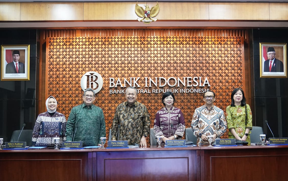 Jajaran Manajemen Bank Indonesia. Bank Indonesia Tahan Suku Bunga BI Rate di Level 6 Persen