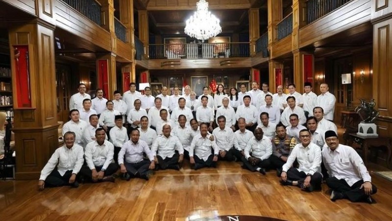 Para tokoh calon menteri, wakil menteri, dan kepala badan, yang mengikuti acara pembekalan di Hambalang, Rabu-Kamis (16-17/10/2024). Mereka akan memperkuat kabinet Prabowo-Gibran 2024-2029. dok. Instagram Yusril Ihza Mahendra. CNBC Indonesia. Celios Prediksi Kabinet Gemoi Prabowo Berpotensi Kuras APBN Rp1,95T