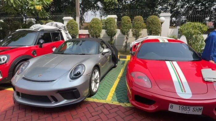 Barang bukti 8 mobil mewah terdakwa Harvey Moeis yang sudah disita. dok. Tribunnews. Saksi Ungkap Harga Porsche Harvey Moeis Rp13M Hanya ada 5 di Indonesia