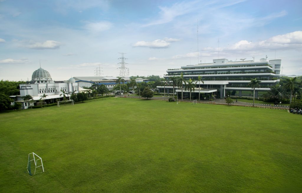 Halaman kantor pusat Astra Agro Lestari tampak menghijau. FOTO - ISTIMEWA Astra Agro Lestari (AALI) Terseret Korupsi hingga Wanprestasi