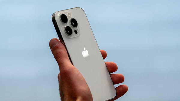 Kementerian Perindustrian (Kemenperin) sedang memantau informasi dari masyarakat terkait peredaran seri iPhone 16 yang masuk ke Indonesia sebagai barang bawaan penumpang dari luar negeri Kemenperin Pertimbangkan Nonaktifkan IMEI iPhone 16 yang Dijual di DN