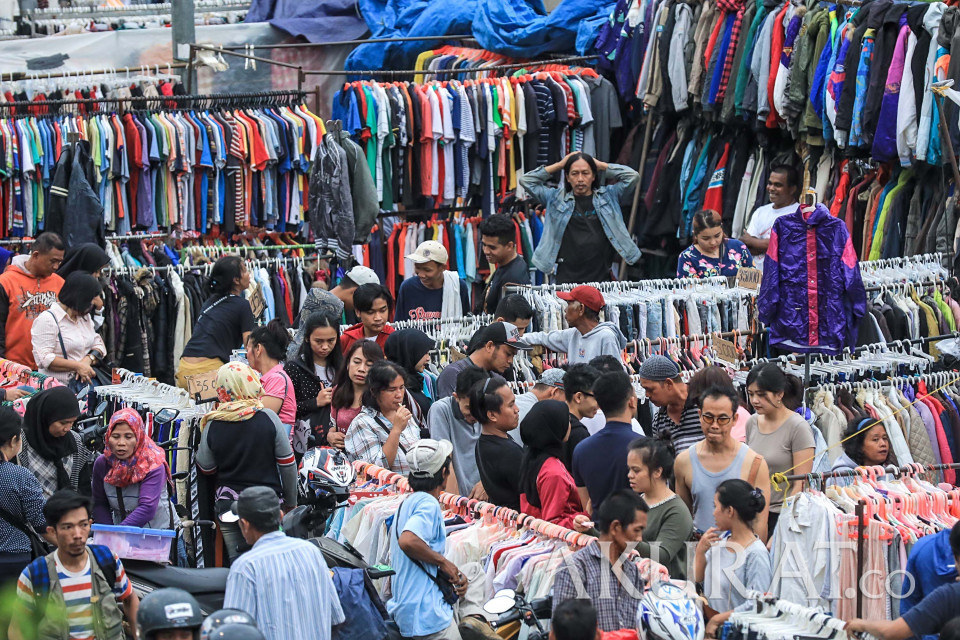 Kalangan pengusaha industri tekstil berharap pemerintah bertindak tegas terhadap para importir barang illegal. Mereka juga mendukung revisi Permendag No. 8/2024 Keluhkan Barang Impor Ilegal, Industri Tekstil Dukung Revisi Permendag