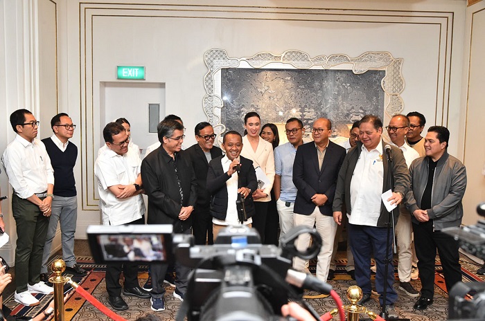 Menteri ESDM Bahlil Lahadalia mengatakan pemerintah tengah mengkaji berbagai opsi penyaluran subsidi BBM yang lebih tepat sasaran Pemerintah Kaji Beberapa Skema Agar Subsidi BBM Tepat Sasaran