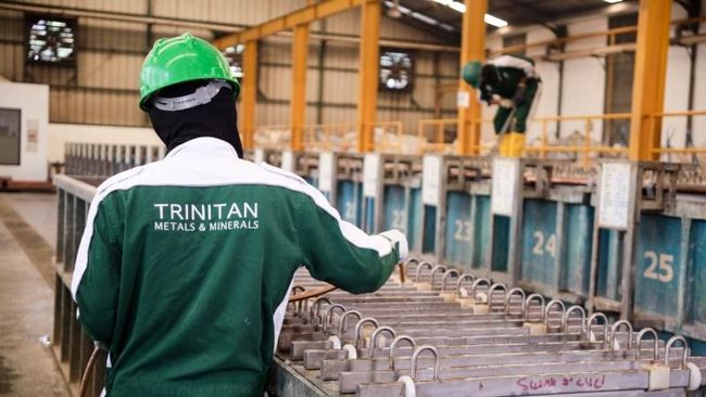 Salah satu kegiatan di pabrik milik Perusahaan pengembangan teknologi pemurnian mineral dan kegiatan pertambangan mineral PT Trinitan Metals and Minerals Tbk (PURE). Trinitan Metals (PURE) Lego Saham Cucu Usaha, Ini Alasannya