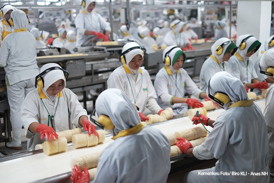 Menteri Perindustrian, Agus Gumiwang Kartasasmita, mengungkapkan industri pengolahan nonmigas kembali memberikan kontribusi terbesar terhadap perekonomian nasional pada triwulan III 2024 Industri Pengolahan Kembali Beri Kontribusi Terbesar ke Perekonomian