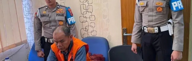 Kabag Operasi Polres Solok Selatan, AKP Dadang Iskandar (rompi), tersangka pelaku penembakan koleganya Kasat Reskrim AKP Ulil Riyanto Anshari, Jumat (22/11/2024) dini hari. dok. Polres Solok Selatan.Liputan6.com. Polda Dalami Kasus Kabag Ops Tembak Kasat Reskrim Polres Solok Selatan