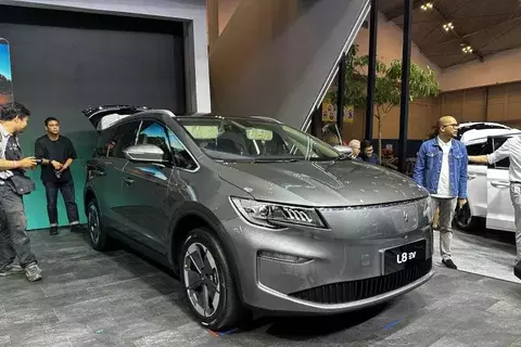 Ilustrasi tiga merek baru mobil listrik asal China diluncurkan dalam Gaikindo Jakarta Auto Week (GJAW) di Indonesia Convention Exhibition (ICE) BSD, Tangerang, Banten, Jumat (22/11/2024). GJAW 2024 berlangsung 22 November-1 Desember 2024. Dok BeritaSatu. GJAW 2024, Tiga Merek Baru Mobil Listrik Asal China Diluncurkan