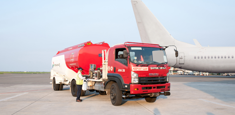 Dalam rangka mendukung penurunan harga tiket pesawat, PT Pertamina akan menurunkan harga avtur sebesar 7,5 persen hingga 10 persen di 19 bandara utama di Indonesia. Tekan Harga Tiket Pesawat Pertamina Turunkan Harga Avtur 7,5-10 Persen