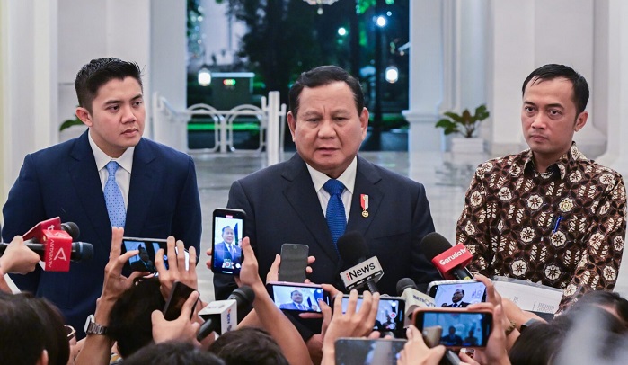 - Presiden Prabowo dalam keterangan persnya kepada awak media di Istana Merdeka, Jakarta, Jumat (06/12/2024). (Foto: BPMI Setpres/Rusman) Prabowo Hargai Mundurnya Miftah: Sikap Kesatria dan Bertanggung Jawab