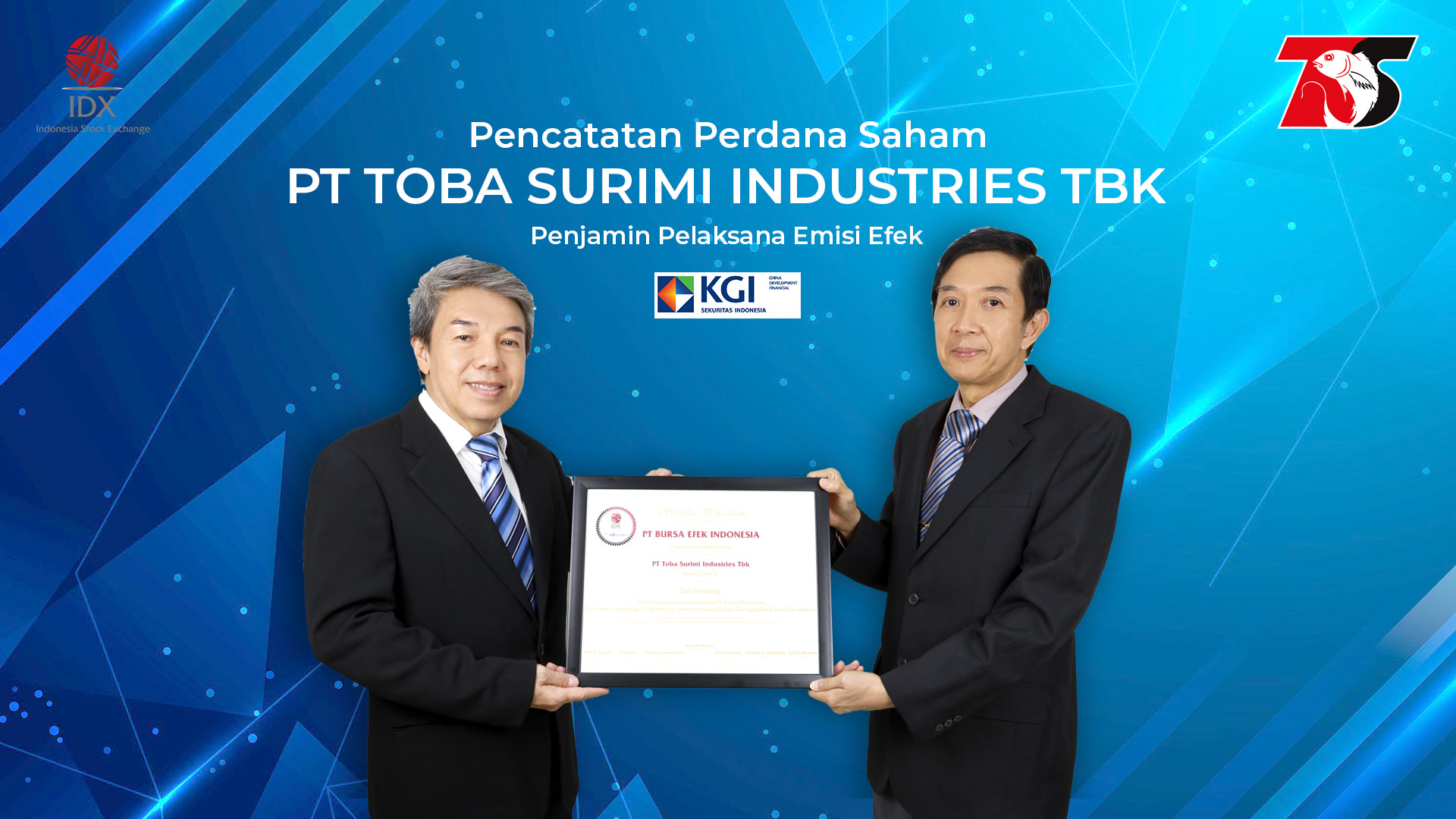 Pengurus Toba Surimi menunjukkan sertifikat IPO dari Bursa Efek Indonesia. FOTO - ISTIMEWA Tambah Muatan, Komisaris Ini Jala 2,7 Juta Saham CRAB Rp260 per Lembar
