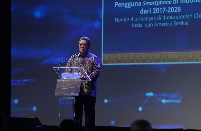 Deputi Gubernur Bank Indonesia, Doni P. Joewono, memberikan sambutannya pada peluncuran Gerakan Bersama Edukasi Pelindungan Konsumen (Geber PK) tahun 2025 bertajuk “Mulai dari Kita, untuk Konsumen Indonesia Indeks Literasi Keuangan Indonesia Lebih Baik dari Rata-Rata OECD