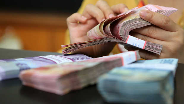 Menteri Keuangan (Menkeu) Sri Mulyani Indrawati mengungkapkan bahwa hingga akhir November 2024, pendapatan negara telah mencapai Rp2.492,7 triliun atau 89 persen dari target. Pendapatan Negara Hingga November Rp2.492,7 Triliun, Tumbuh 1,3 Persen