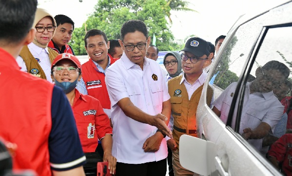Pemerintah terus mengantisipasi peningkatan kebutuhan masyarakat di berbagai wilayah menyambut Tahun Baru 2025. Natal Aman, Pemerintah Antisipasi Lonjakan Konsumsi BBM di Tahun Baru