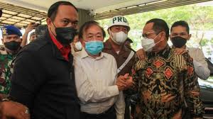 Pemilik Duta Palma Group Surya Darmadi (tengah). Dok. Suara. Kasus TPPU Duta Palma, Kejagung Tetapkan Anak Surya Darmadi Tersangka