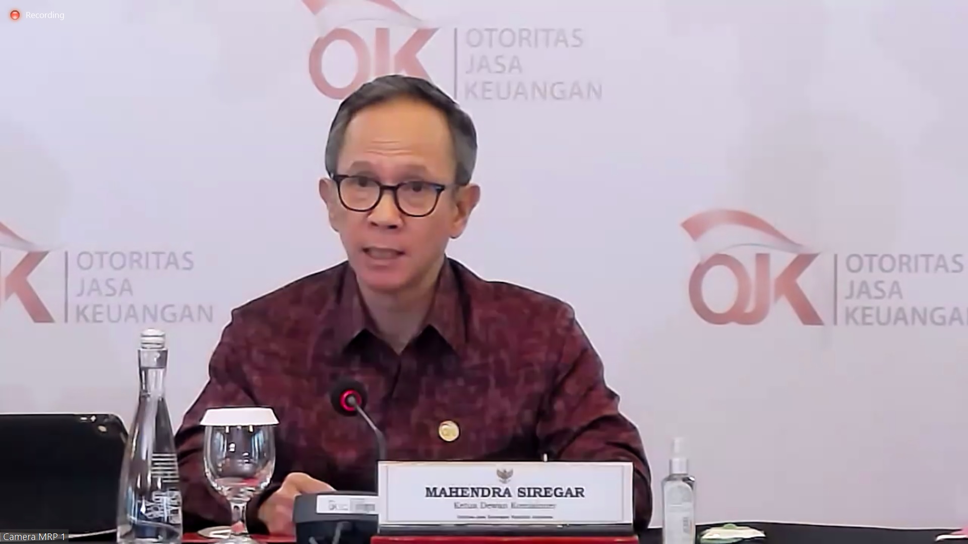 Ketua Dewan Komisioner Otoritas Jasa Keuangan (OJK) Mahendra SIregar menyampaikan pihaknya tengah menyiapkan dan segera menerbitkan Peraturan OJK (POJK) terkait instrumen derivatif keuangan dengan underlying efek pascaperalihan tugas dari Bappebti OJK Siapkan POJK Derivatif Keuangan Pascaperalihan Tugas dari Bappebti