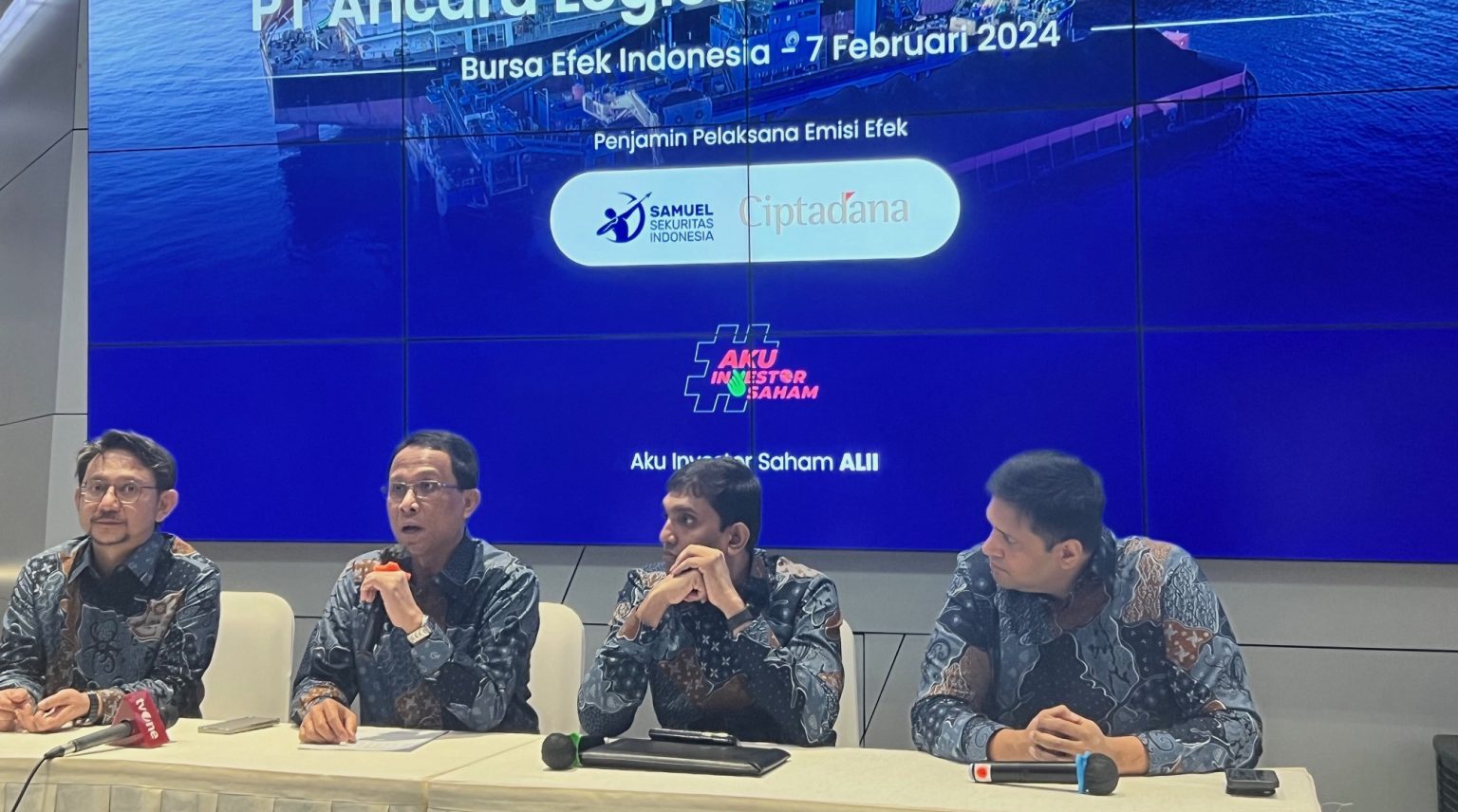 Pengurus Ancara Logistics kala menjawab pertanyaan media usai seremoni pencatatan perdana saham di Main Hall Bursa Efek Indonesia. FOTO - ISTIMEWA ALII Serap Dana IPO 94 Persen, Telisik Detailnya