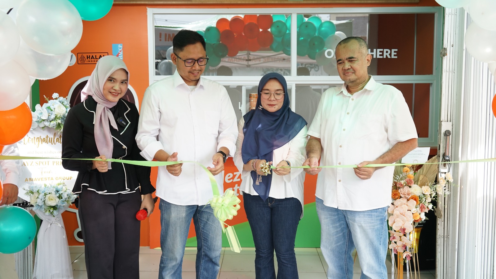 Ki-Ka - Sella Septi Ekasari (Ahli Gizi), Arief Banang Trinovan (Direktur Utama), Yulita Mirayanti (Direktur Marketing MKN), Bambang Setiadji (Direktur). FOTO - ISTIMEWA Sambut 2025, Hassana (NAYZ) Launching Kios Premium Khusus Bayi