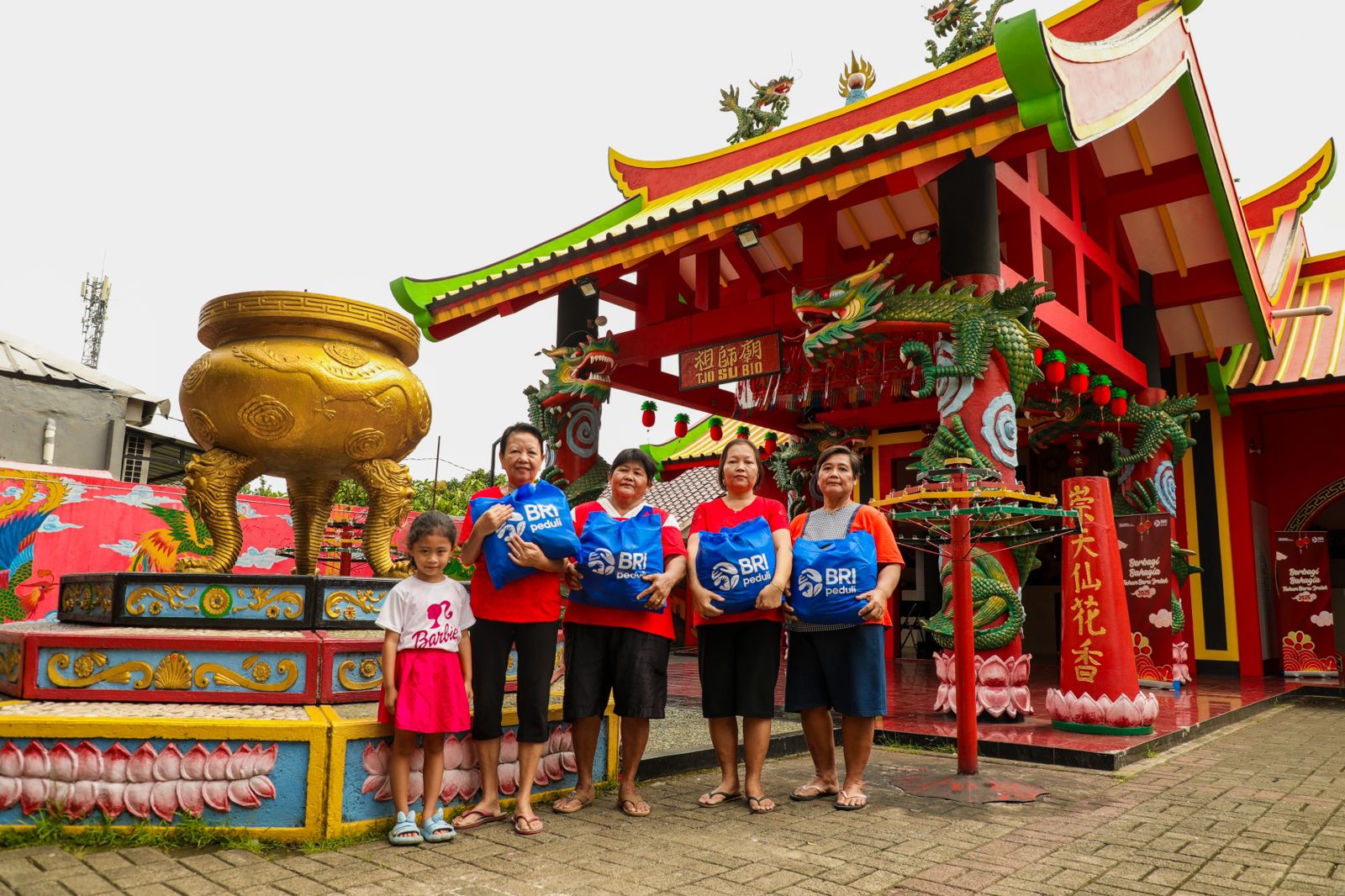 Tahun Baru Imlek 2025, BRI Peduli Salurkan Bantuan Sembako Bagi Warga di Tangerang dan Singkawang Imlek 2025, BRI Beri Bantuan Sembako Warga Tangerang dan Singkawang