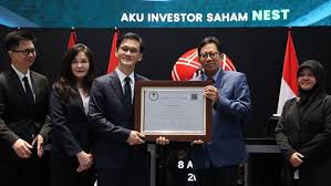 Manajemen NEST ketika mencatatkan sahamnya di BEI. NEST Ungkap Investor Asal Tiongkok Tambah Kepemilikan Jadi 5 Persen