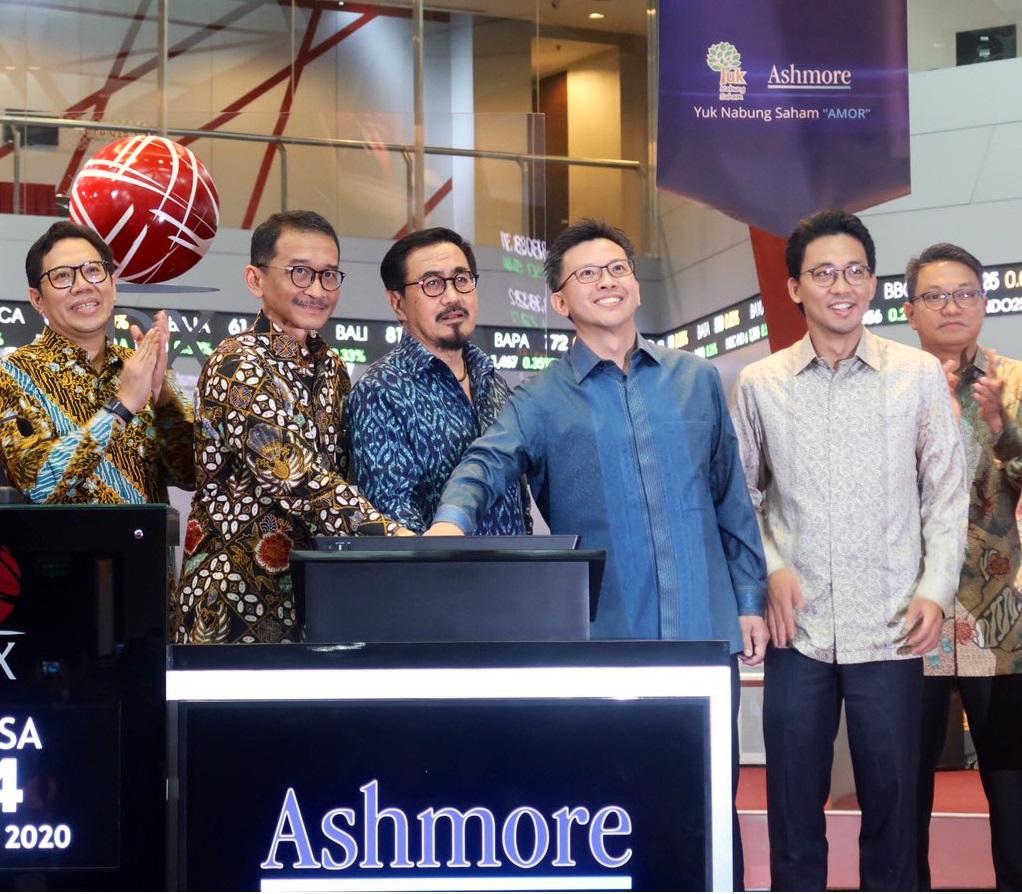 Manajemen AMOR ketika mencatatkan sahamnya di BEI. AMOR Bagikan Dividen Interim Rp30,9M, Telisik Jadwalnya