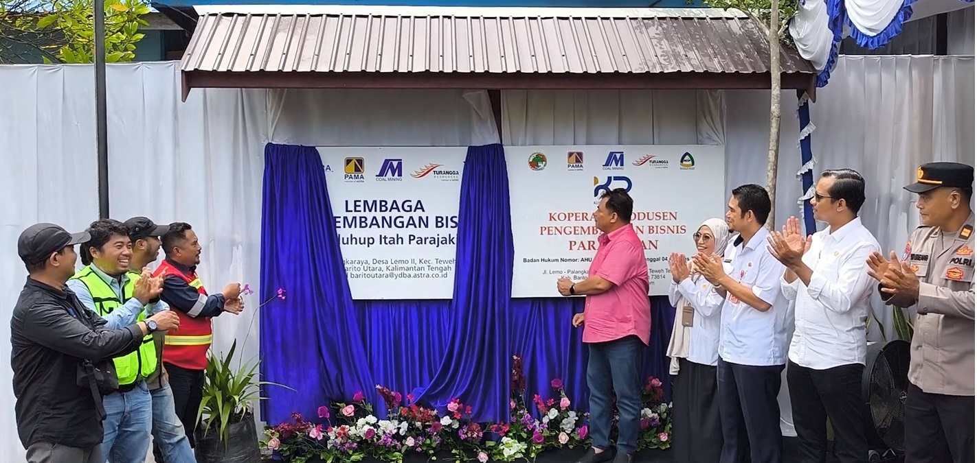 Peresmian Lembaga Pengembangan Bisnis (LPB) Hadaduhup Itah Parajakian kolaborasi Yayasan Dharma Bhakti Astra (YDBA), PT Pamapersada Nusantara (PAMA) dan PT Suprabari Mapanindo Mineral (PT SMM) pada Rabu (5/2/2025) di Barito Utara, Kalimantan Tengah. Dok. Astra. Astra Melalui YDBA, Pama dan SMM Resmikan LP Bisnis di Barito Utara