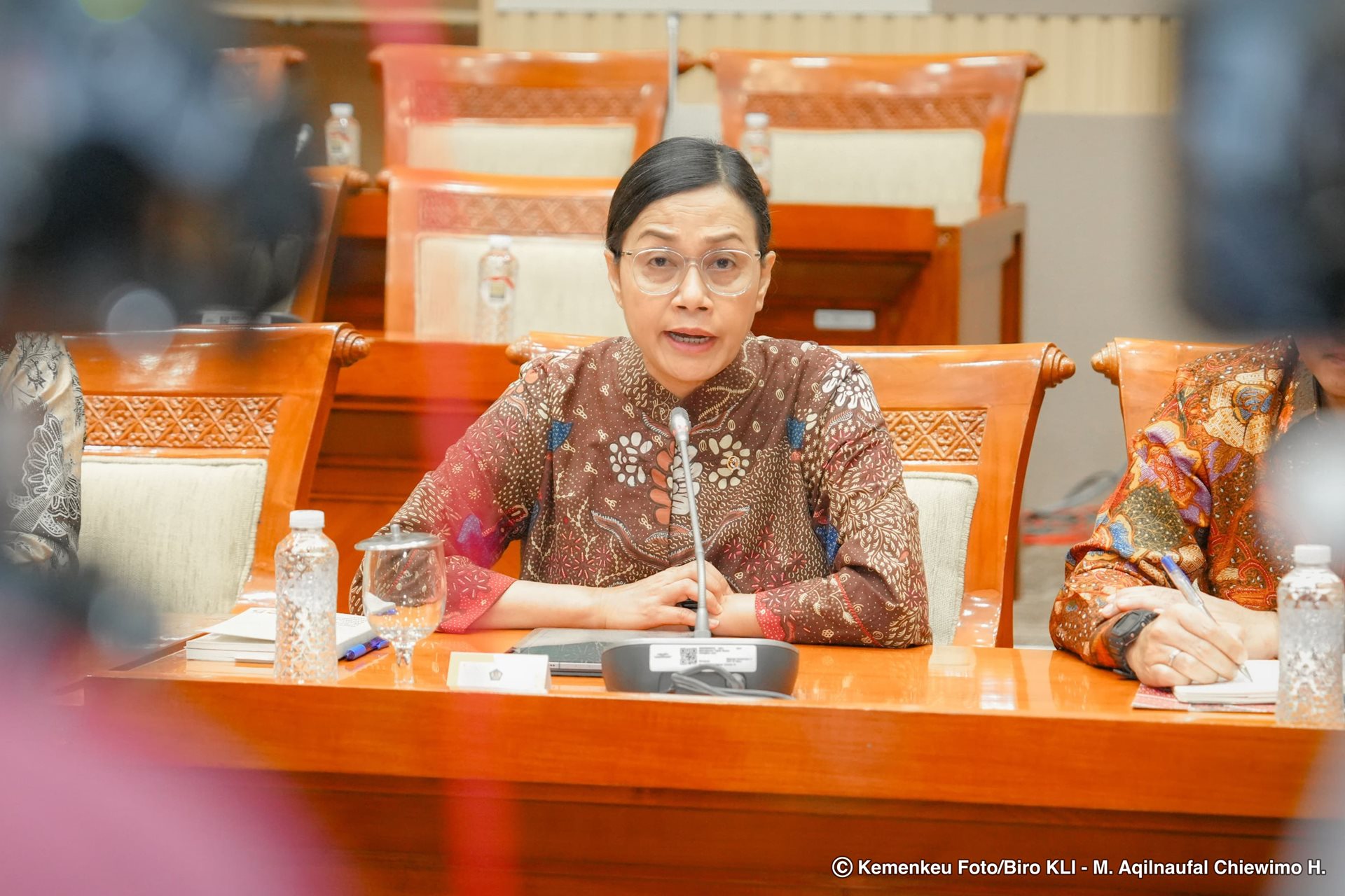 Menkeu Sri Mulyani Indrawati dalam konferensi pers soal efisiensi anggaran di Gedung DPR RI, Jakarta pada Jumat (14/2). Menkeu Pastikan Beasiswa KIP dan UKT Tak Kena Pemotongan Anggaran