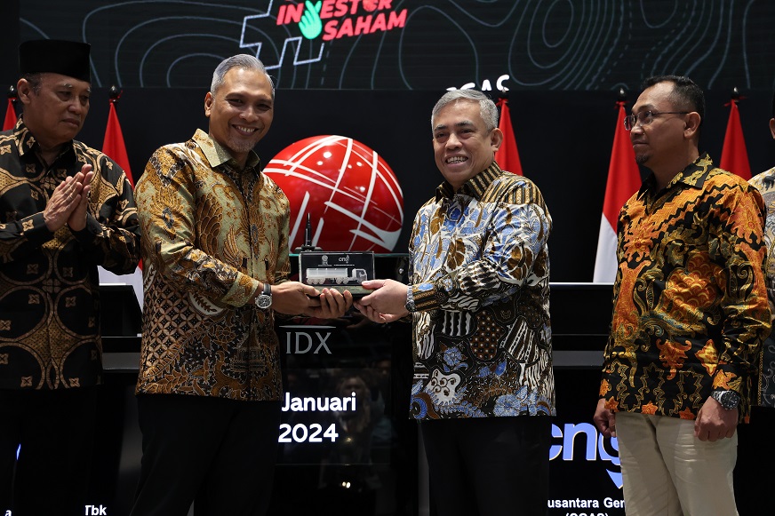 Manajemen CGAS ketika mencatatkan sahamnya di BEI. BEI Layangkan Surat ke CGAS, Kenapa?