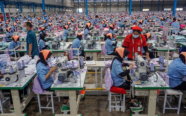 Pada Februari 2025, Indeks Kepercayaan Industri (IKI) masih terus menunjukkan ekspansi dengan mencapai 53,15. Posisi ini meningkat 0,05 poin dibanding Januari Naik 0,59 Poin, IKI Februari 2025 Tetap di Jalur Ekspansi