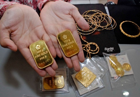 Di masyarakat jumlah emasnya cukup besar, 1.800 ton, atau untuk saat ini kira-kira senilai Rp300 triliun Usaha Bulion Prospektif: Emas di Masyarakat 1.800 Ton Senilai Rp300T
