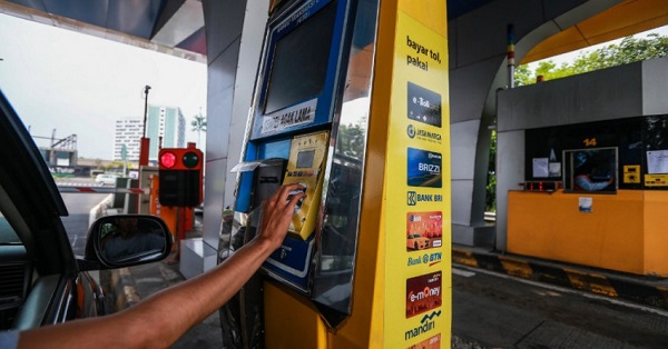 Menko Infrastruktur AHY mengungkapkan akan adanya diskon tarif tol sebesar 20 persen di sejumlah ruas tol pada masa mudik Lebaran tahun ini. Disiapkan Diskon 20 Persen di Sejumlah Ruas Tol Saat Mudik Lebaran