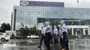 Ilustrasi PT Sri Rejeki Isman Tbk. (SRIL). Dok. Sritex. Usai Bertemu Presiden, Menaker Ungkap Buruh Sritex Bakal Kerja Lagi