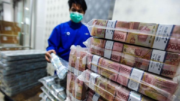 Kebijakan Insentif Likuiditas Makroprudensial atau KLM yang sebelumnya ditetapkan 4% dari DPK, ditingkatkan menjadi 5% per 1 April 2025, dengan potensi tambahan likuiditas lebih dari Rp80 Triliun Rupiah, sehingga secara total menjadi Rp375 Triliun Longgarkan Likuiditas, BI Naikkan KLM Jadi 5 Persen per 1 April