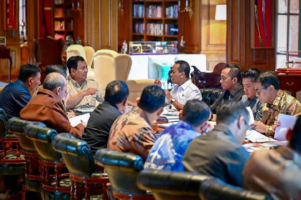 Presiden Gelar Ratas Pastikan Proyek Hilirisasi Buka Lapangan Kerja