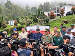Kementerian Agraria dan Tata Ruang/Badan Pertanahan Nasional (ATR/BPN) bersama Kementerian Kehutanan melakukan penertiban terhadap empat villa di kawasan Puncak, Kabupaten Bogor. Dok. Radar Sukabumi. Pulihkan DAS Ciliwung, Kementerian LH Tegakkan Hukum Multi-Door