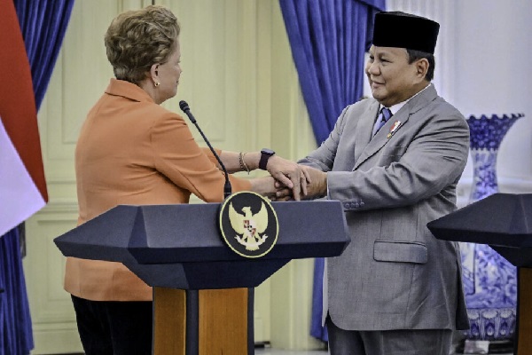 Presuden Prabowo Subianto saat bertemu Presiden New Development Bank (NDB) Dilma Vana Rousseff di Istana Merdeka, Jakarta, pada Selasa, 25 Maret 2025 Presiden Umumkan Keputusan Indonesia Bergabung Dengan NDB