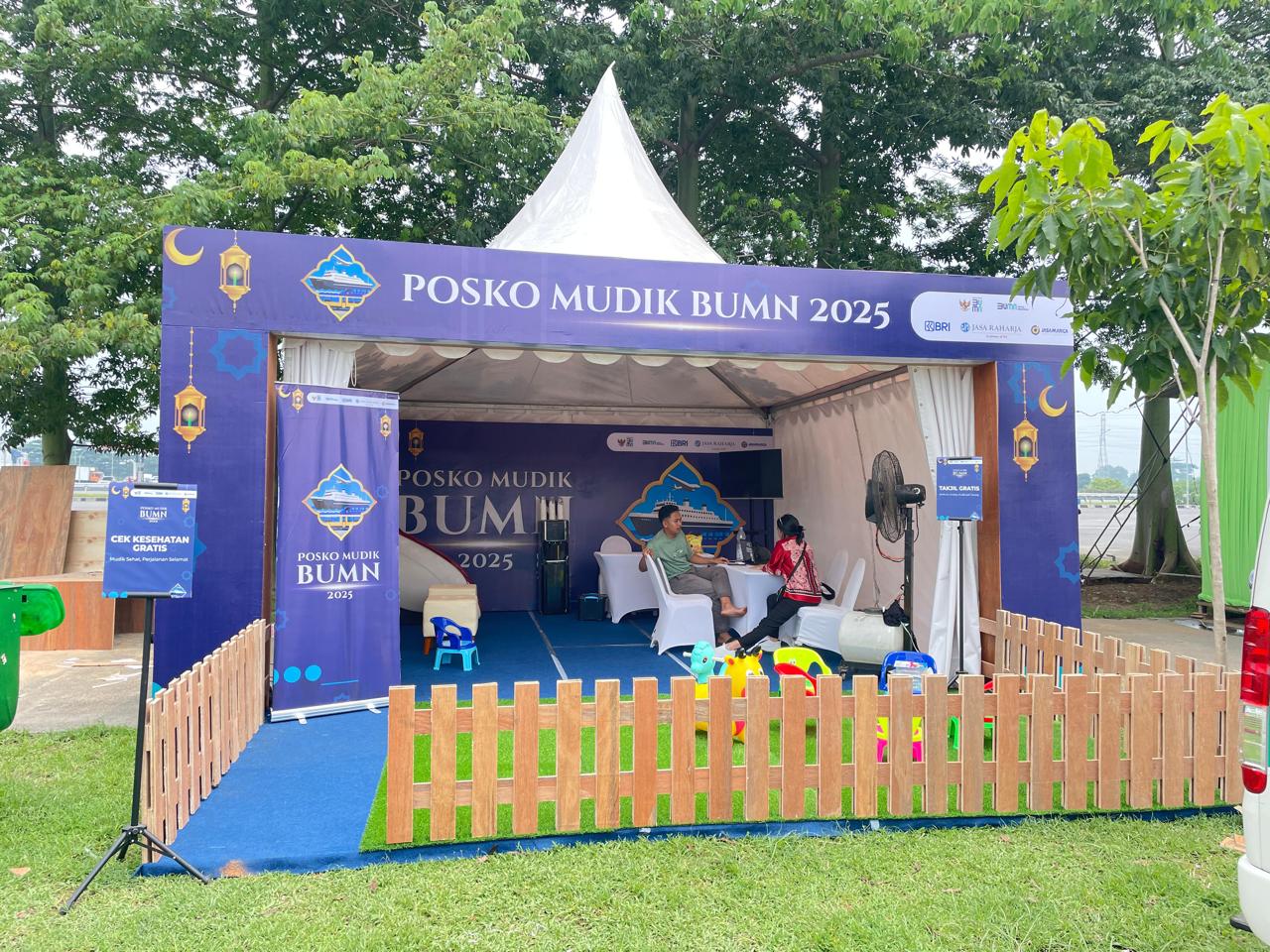 Dalam mendukung kelancaran Mudik Lebaran 2025, P Bank Rakyat Indonesia (Persero) Tbk. (BBRI) membangun Posko Mudik BUMN di Bandara dan Rest Area Jalan Tol. Dok. BRI. Lebaran 2025, BRI Bangun Posko Mudik BUMN di Bandara dan Rest Area Tol