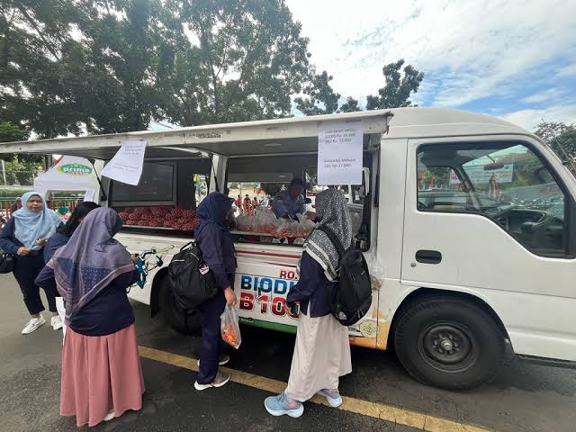 Operasi Pasar Pangan Murah berhasil menyalurkan 2.853 ton komoditas pangan dengan omzet penjualan mencapai Rp39,3 miliar OP Pangan Murah Salurkan 2.853 Ton Komoditas Selama Ramadan