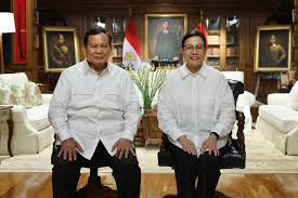 Menteri Keuangan Sri Mulyani Indrawati bersama Presiden Prabowo Subianto. Dok. Bisnis. Pastikan APBN 2025 tidak akan Jebol, Ini Penjelasan Menkeu Sri Mulyani