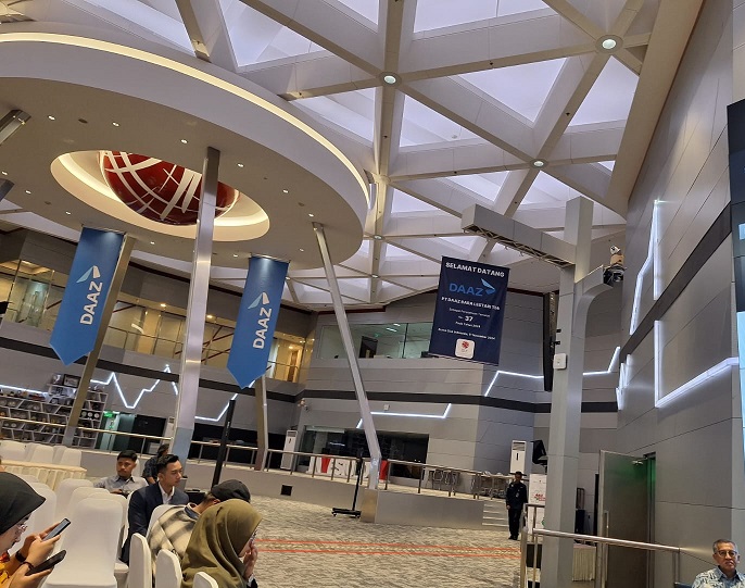 IHSG Ditutup Melesat 4,79 Persen, Seluruh Sektor Terbang