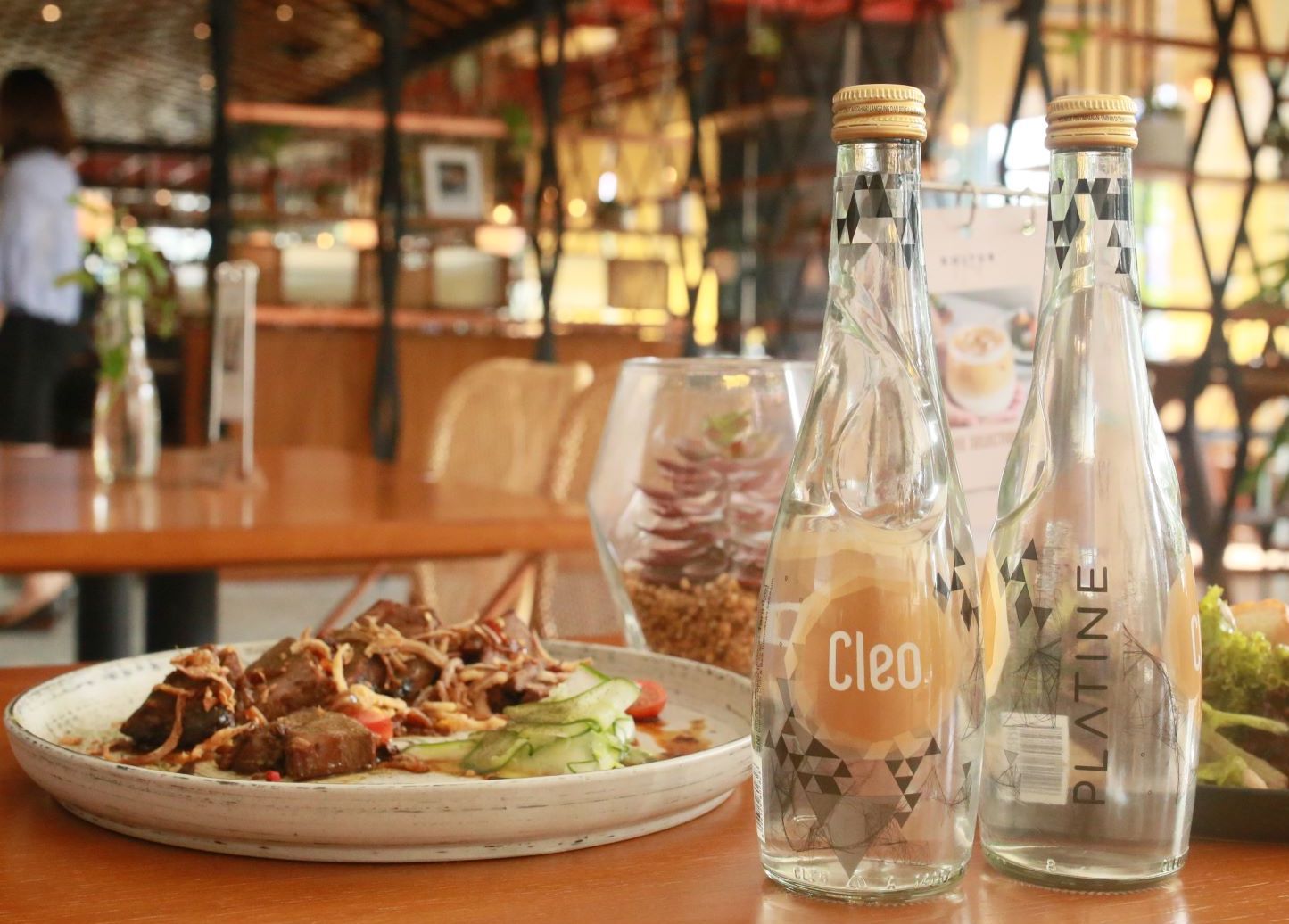 Etalase air mineral besutan perseroan memenuhi sejumlah tempat makan. FOTO - ISTIMEWA Tuntas, Tancorp Jala 40,01 Juta Saham Treasuri CLEO Rp1.300 per Lembar