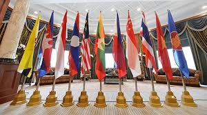 Ilustrasi bendera negara-negara anggota ASEAN. Dok. Tribunnews. Hadapi AS, ASEAN Sepakat Gunakan Mata Uang Lokal untuk Perdagangan