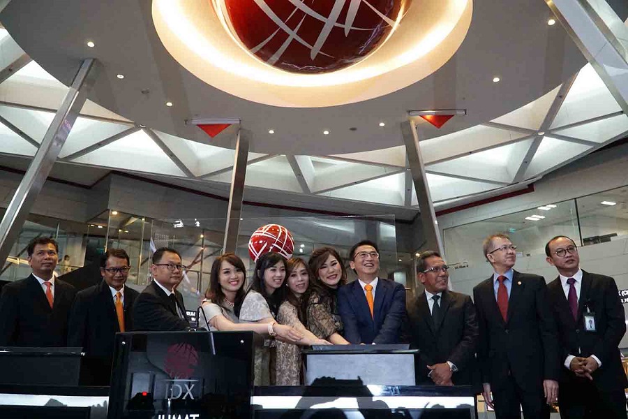 Manajemen CLEO ketika mencatatkan sahamnya di BEI. Emiten Hermanto Tanoko (CLEO) Siapkan Saham Bonus 1:1
