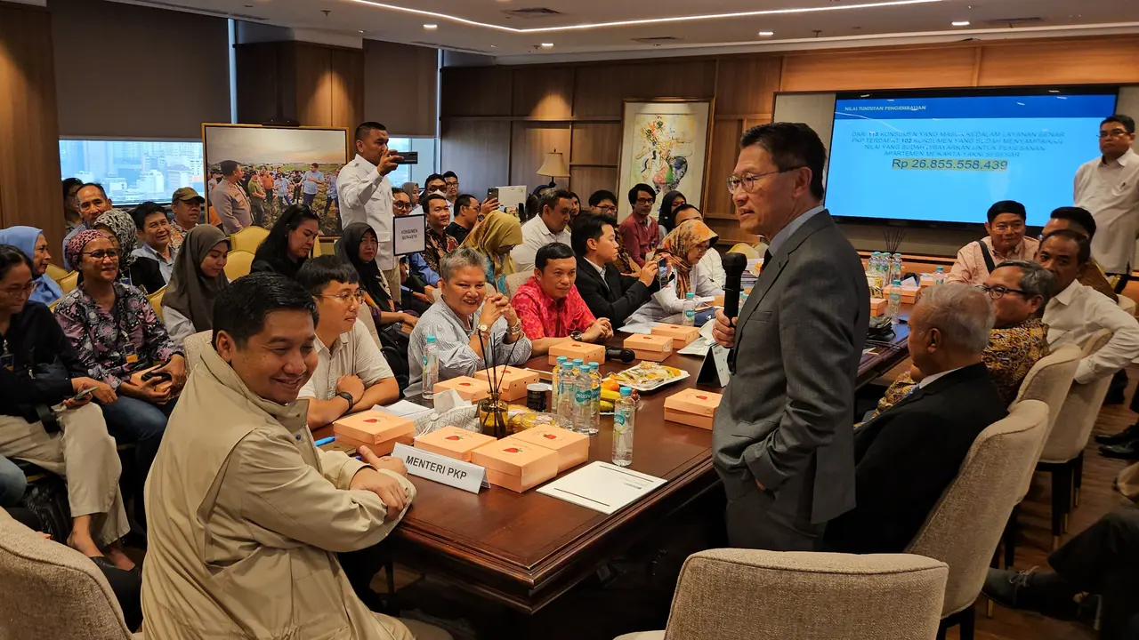Bos Lippo Group James Riady kala menjelaskan komitmen di kantor Kementerian PKP, pada 23 April 2025. FOTO - DOK Kementerian PKP BEI Kulik Hasil Rapat James Riady-Menteri PKP, Ini Penjelasan LPCK