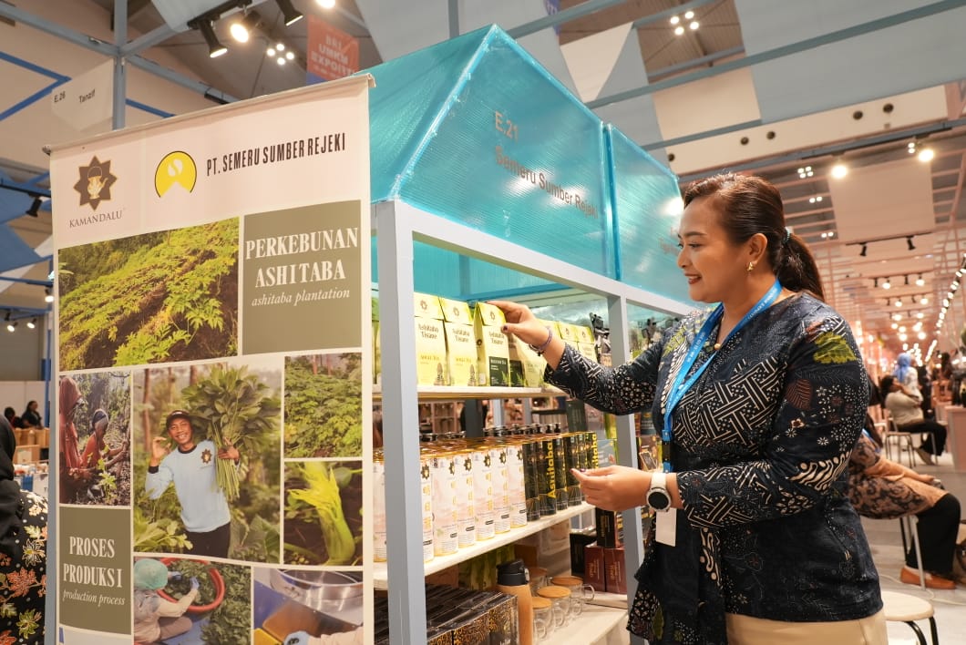 PT Bank Rakyat Indonesia (Persero) Tbk atau BRI terus mempertegas komitmennya dalam mendorong pengusaha Usaha Mikro, Kecil, dan Menengah (UMKM) untuk go international. BRI Dorong UMKM Minuman Herbal Percaya Diri Garap Pasar Luar Negeri