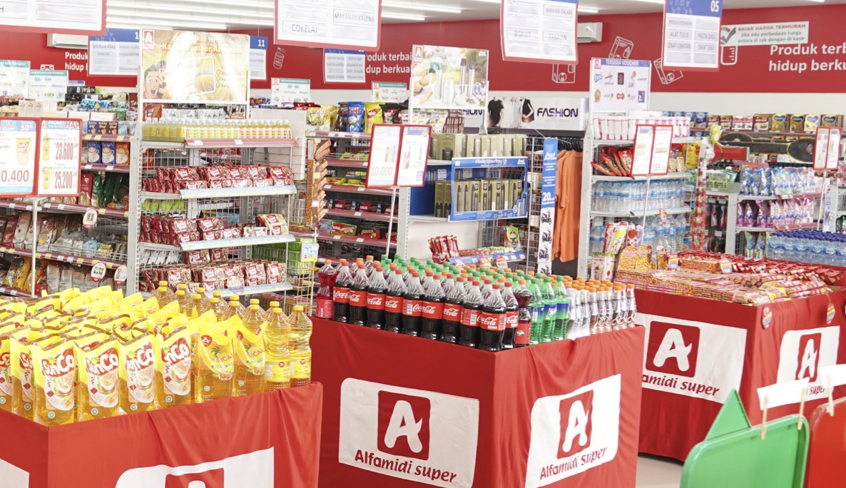 Etalase makanan ringan dan sembako memenuhi salah satu gerai Alfamidi. FOTO - ISTIMEWA MIDI Umbar Dividen Rp245,74 Miliar, Intip Jadwalnya